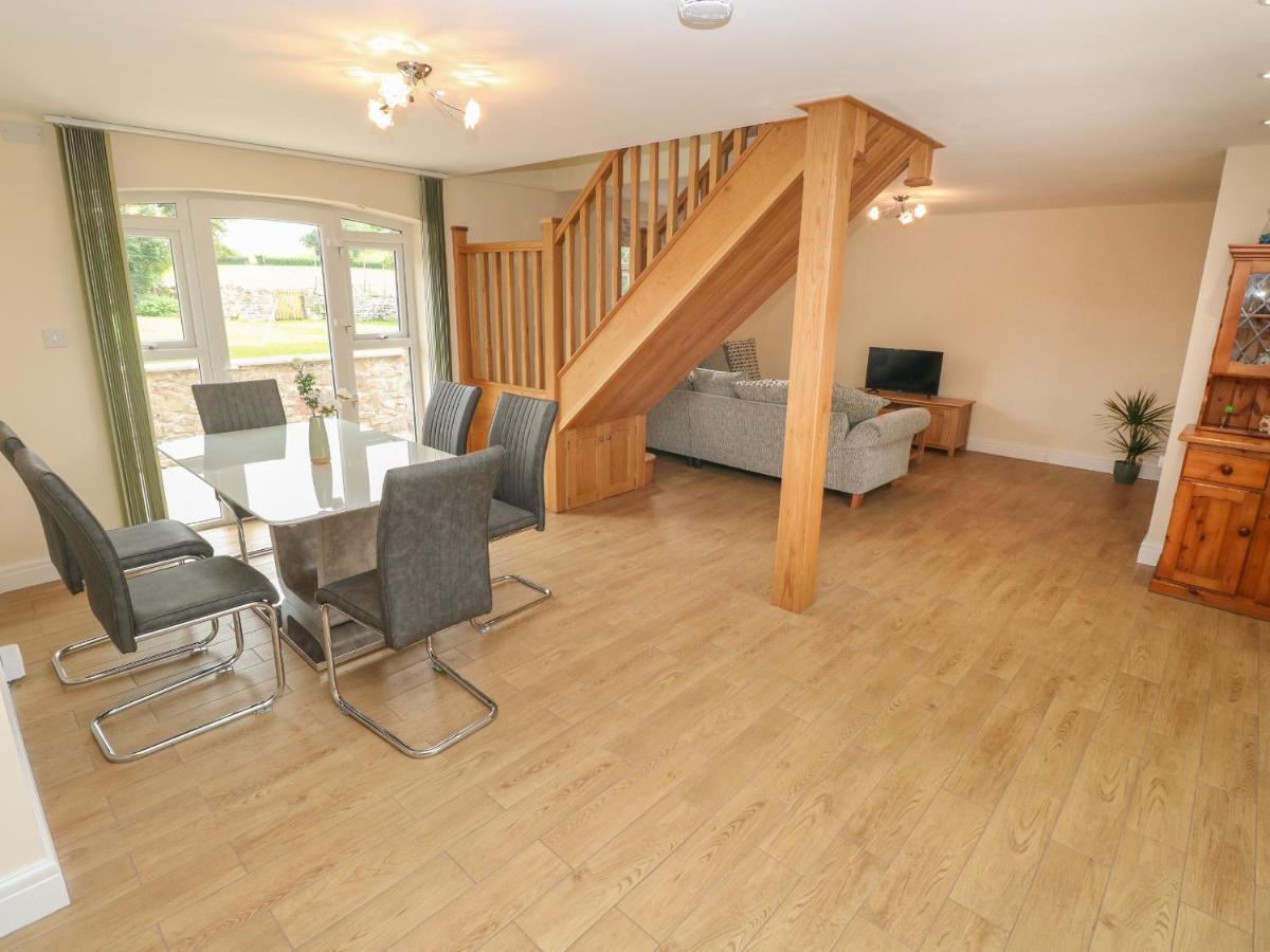 Вилла Woodpecker Barn Pontyclun Экстерьер фото