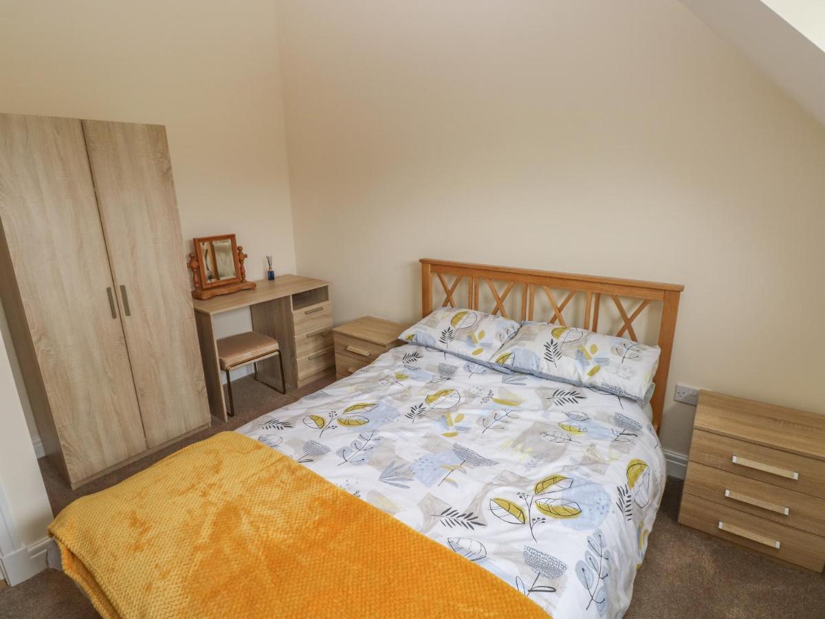 Вилла Woodpecker Barn Pontyclun Экстерьер фото